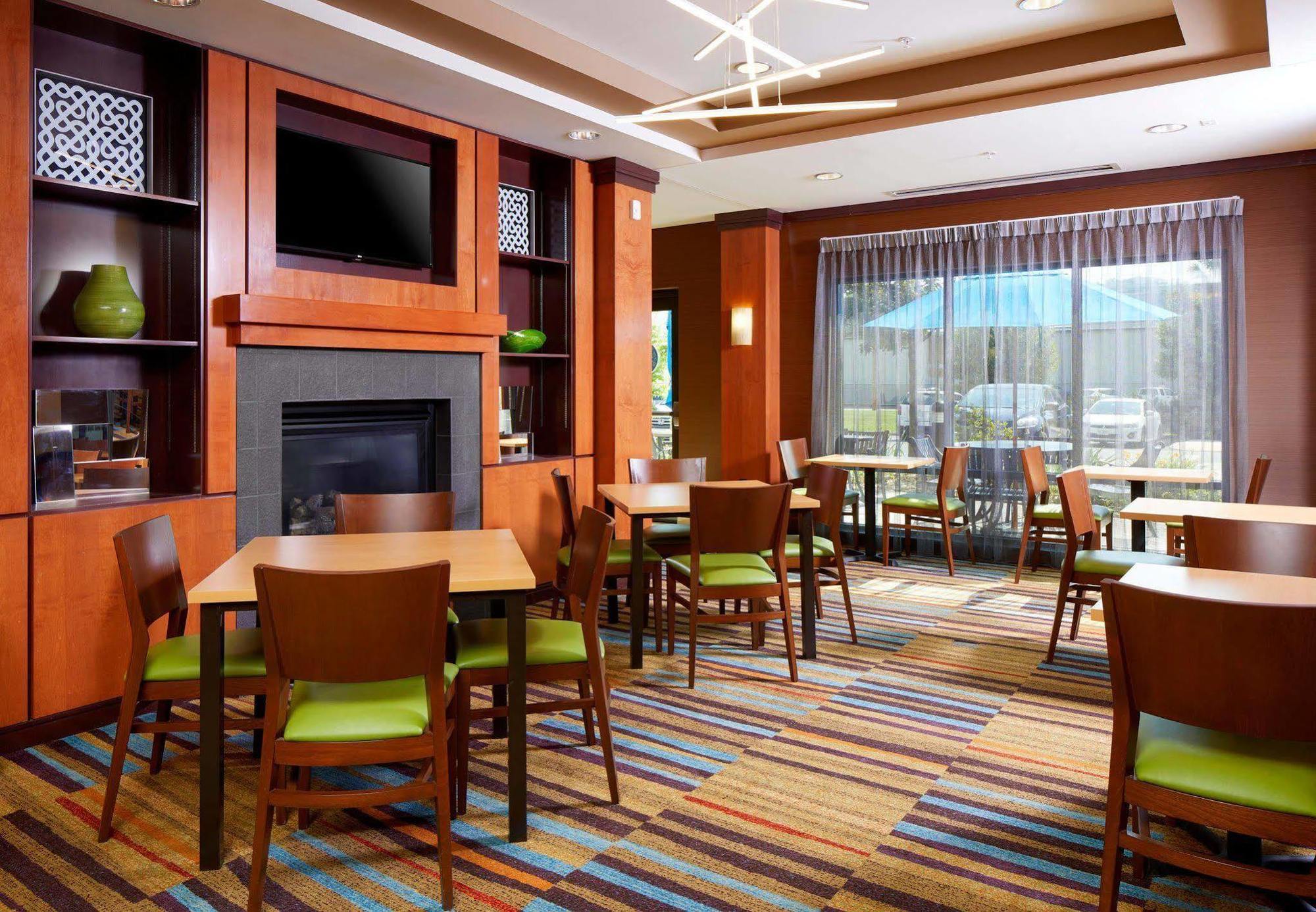 Fairfield Inn & Suites By Marriott Камберленд Экстерьер фото